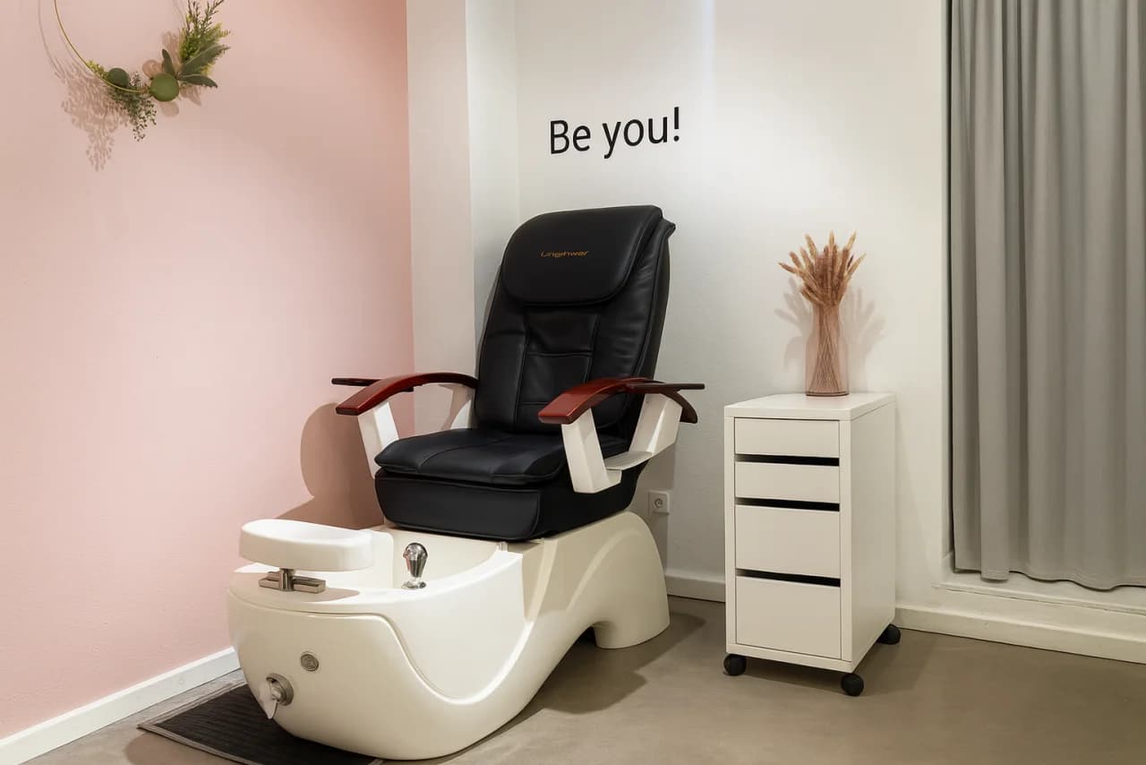 Be Corner Nails & Cosmetics Köln