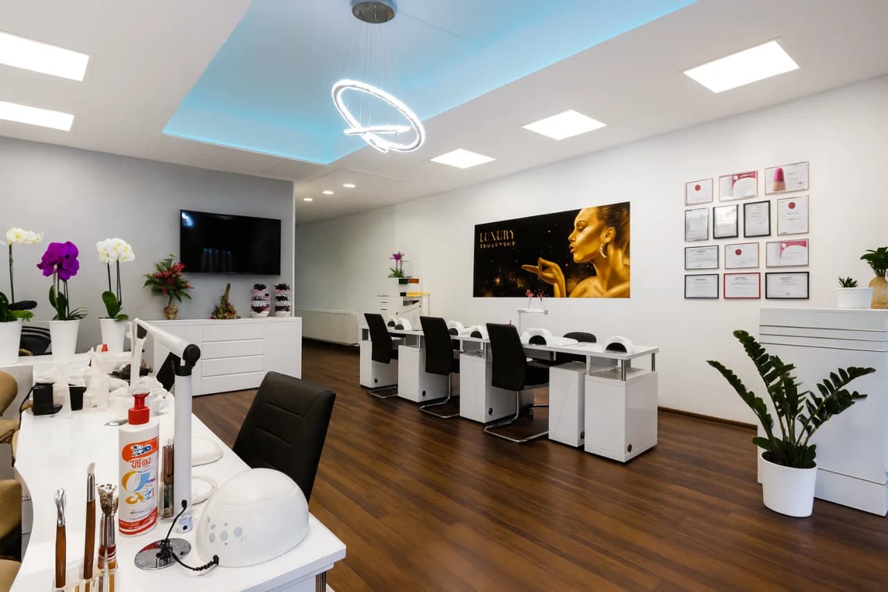 LUXURY Nails & Beauty Köln