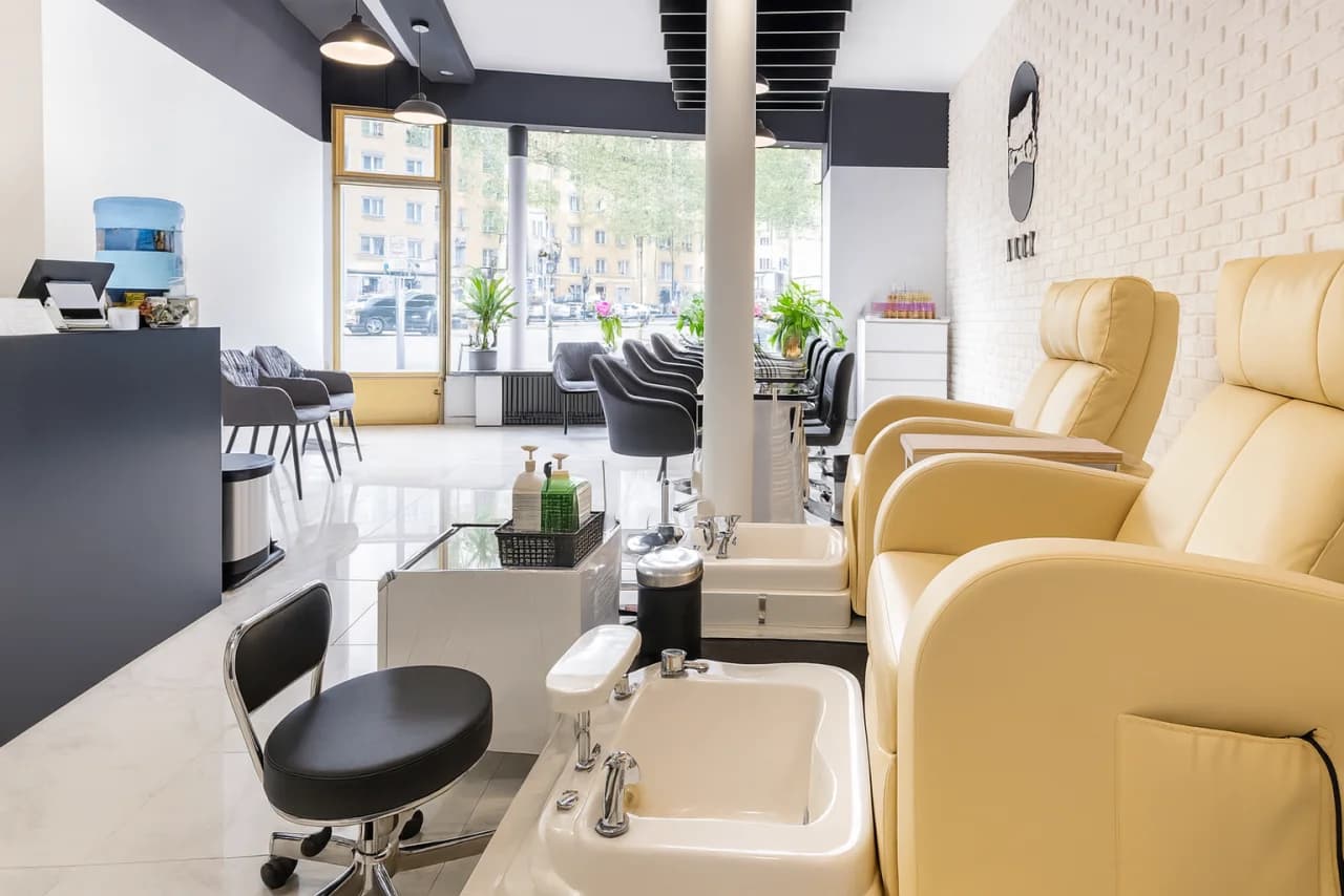 LUXY Nails & Lashes Frankfurt