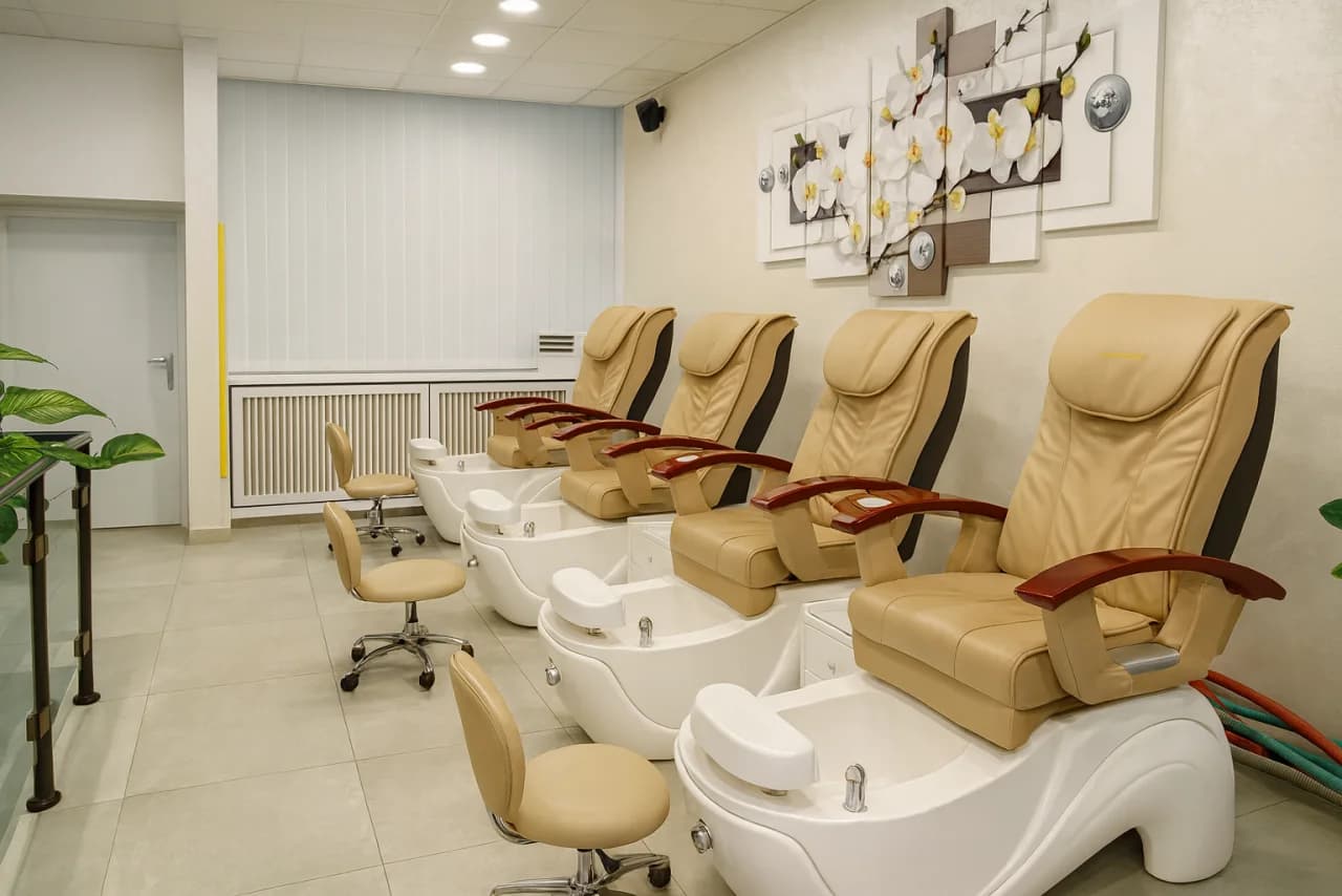 World Nails & Lashes Köln